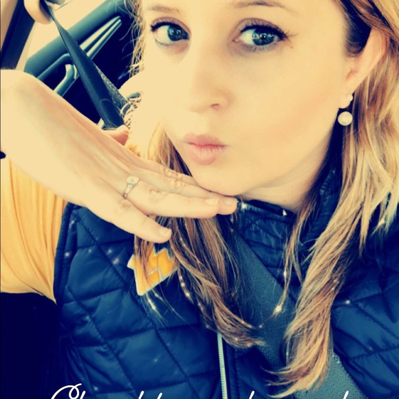 Meet your Posher, Caroline - Picture 2 of 2